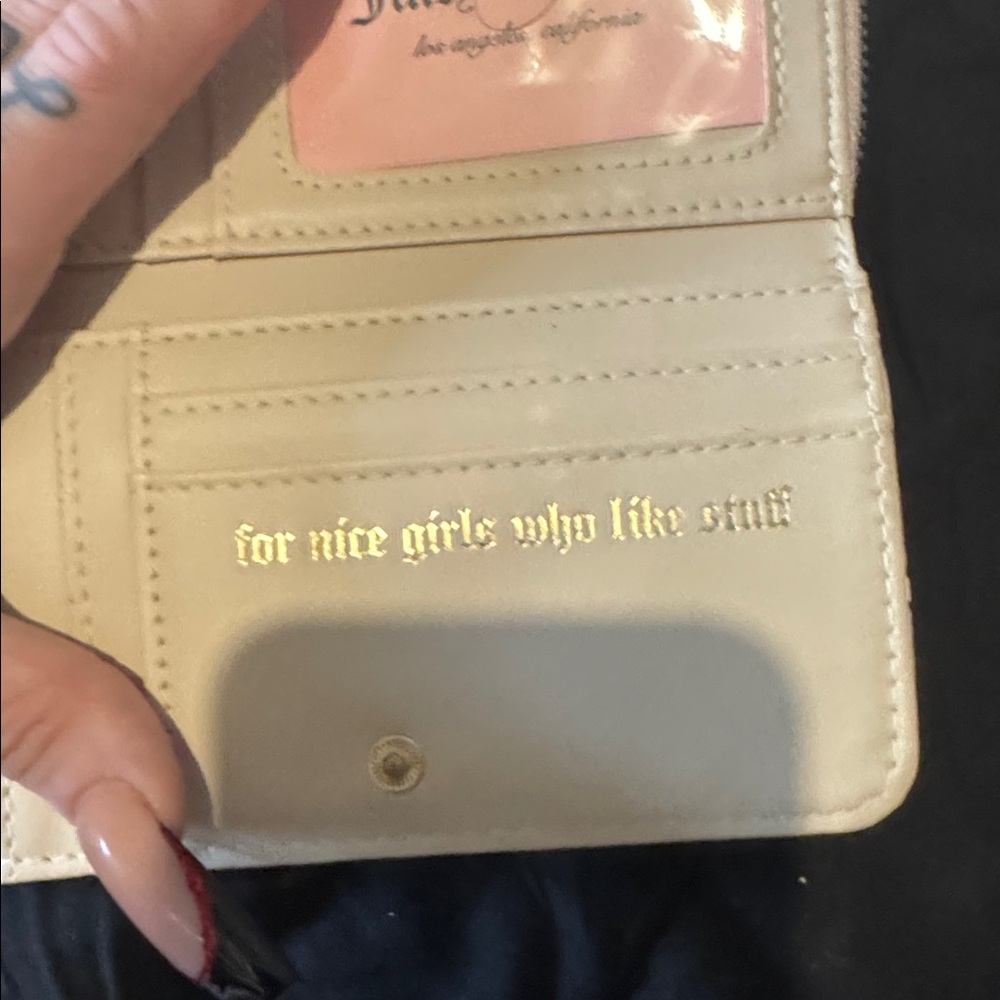 Juicy Couture Embossed Cream Wallet - Picture 5 of 6